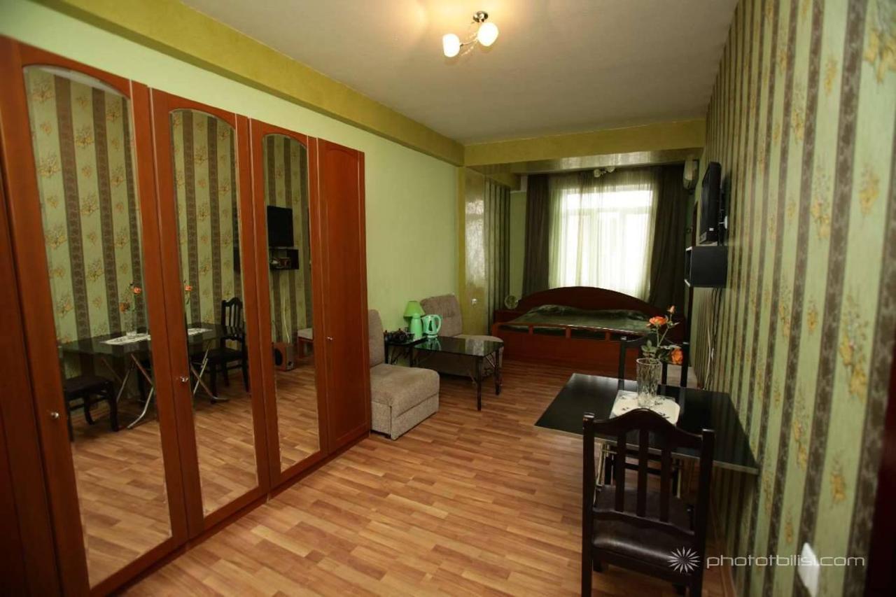Niko'S Apartments On Shartava Street Tbilisi Exterior photo