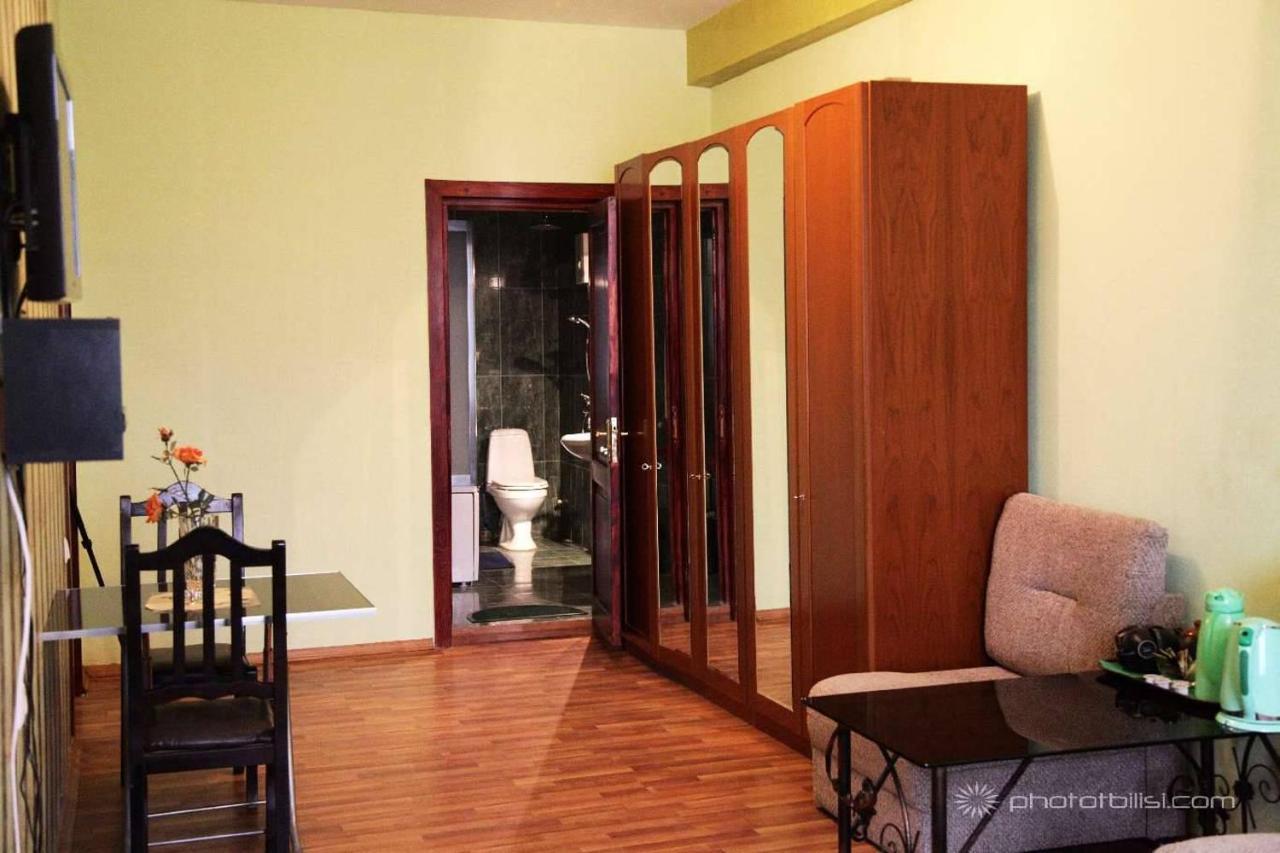 Niko'S Apartments On Shartava Street Tbilisi Room photo