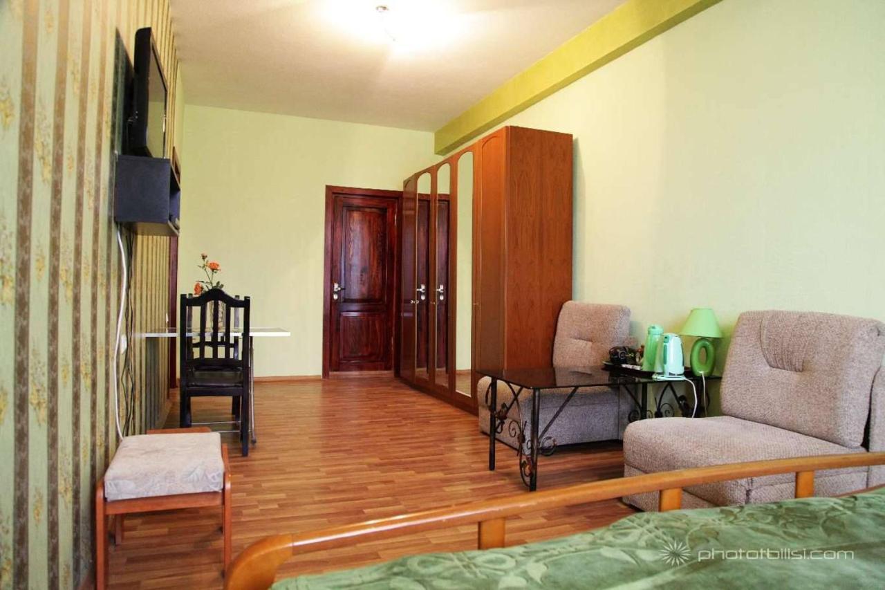 Niko'S Apartments On Shartava Street Tbilisi Room photo